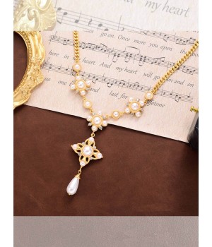 Pearls Rehinestone Golden Vintage Necklace